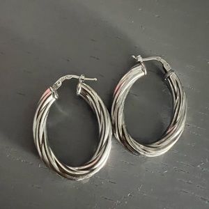 3.5cm long Brand New Beautiful Twisted Hoop Earrings